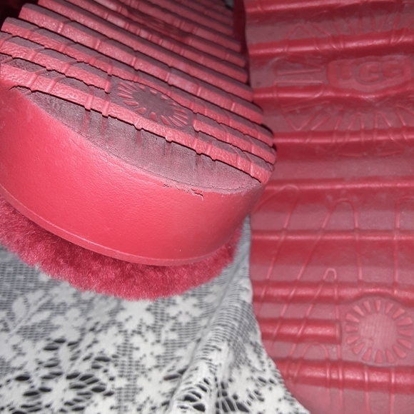 ugg - Picture 5 of 5